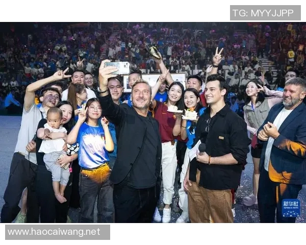 当今足球明星谁最受球迷追捧引发热议与讨论 当今足球明星谁最受球迷追捧引发热议与讨论