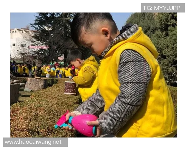 足球明星车内小物件的独特摆放艺术与个性展示