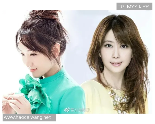 美女与足球明星亲密合影展现魅力与风采的精彩瞬间